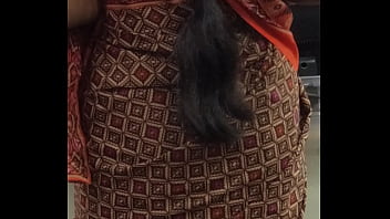 Indian aunty Butts in Saree with long hair